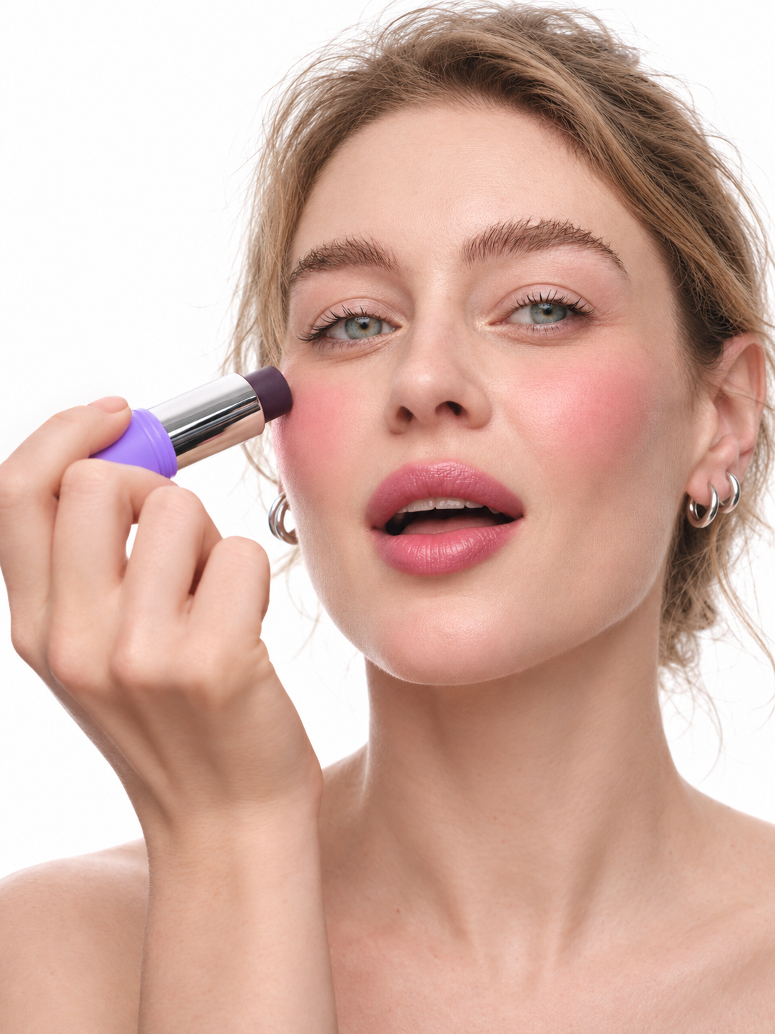 De blushstick op een frisse huid