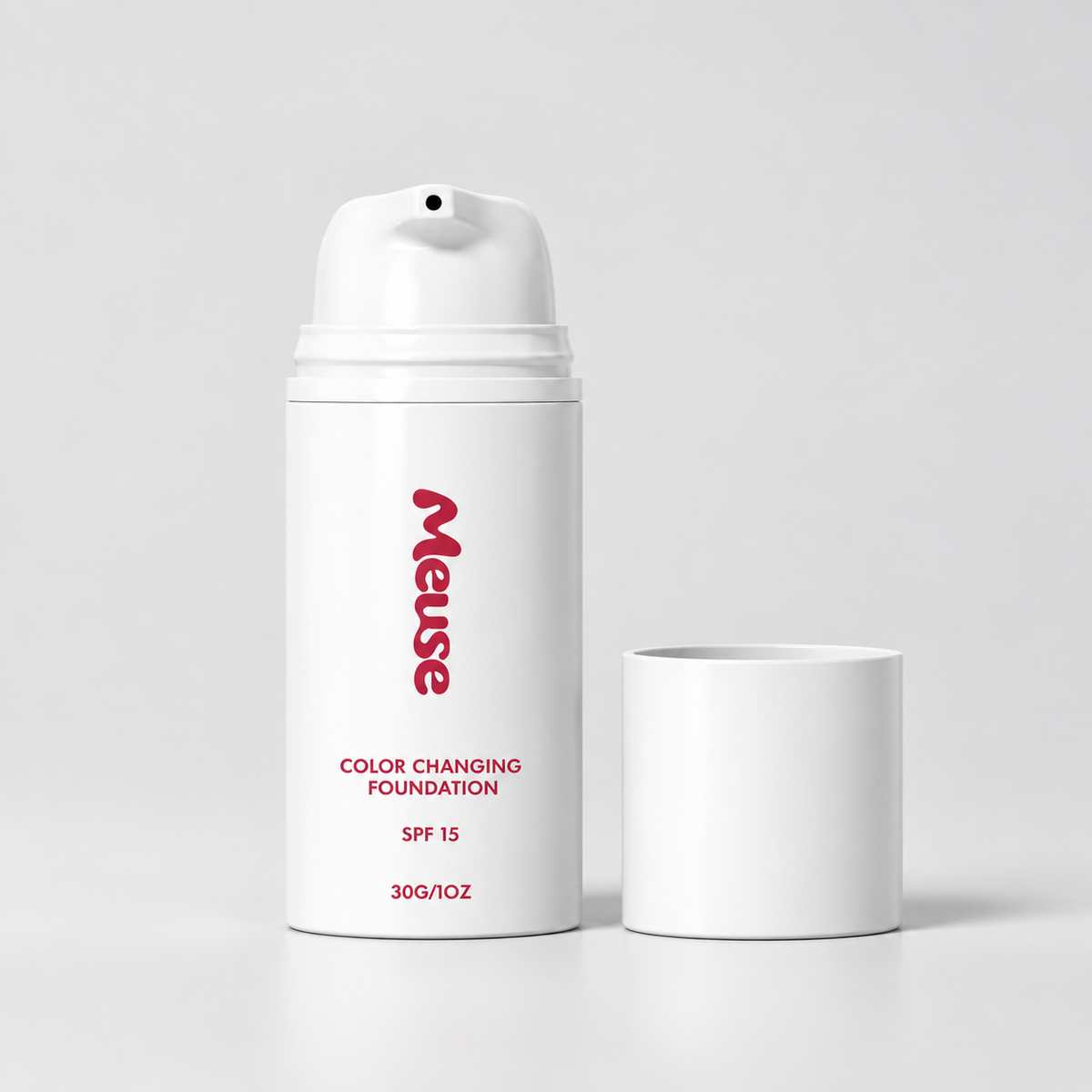 De Color Changing Foundation van Meuse met pompje, de dop ernaast